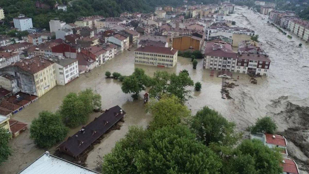 Sel felaketi yaşanan bölgelere elektrik verilmeye başlandı
