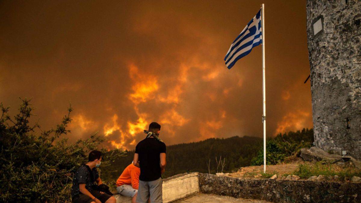 Yunanistan yanıyor! 1 milyon 300 bin dönümlük alan kül oldu