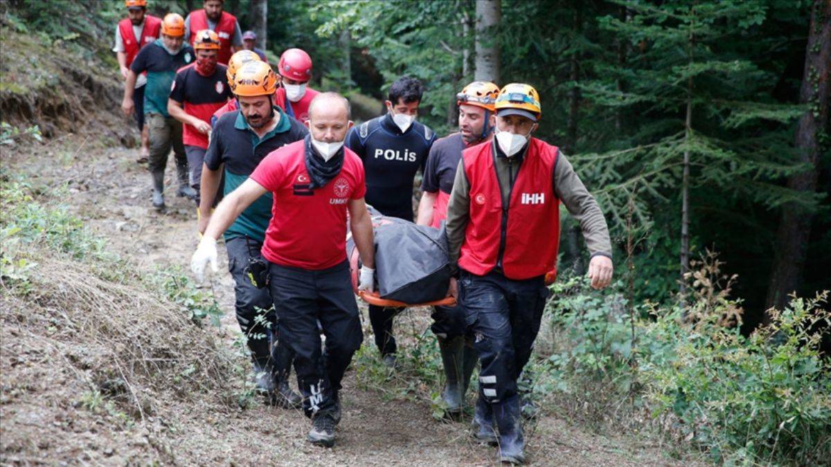 3 yaşındaki Buğlem'i kurtardıktan sonra sele kapılan Ertuğrul Sevik'in cansız bedenine ulaşıldı