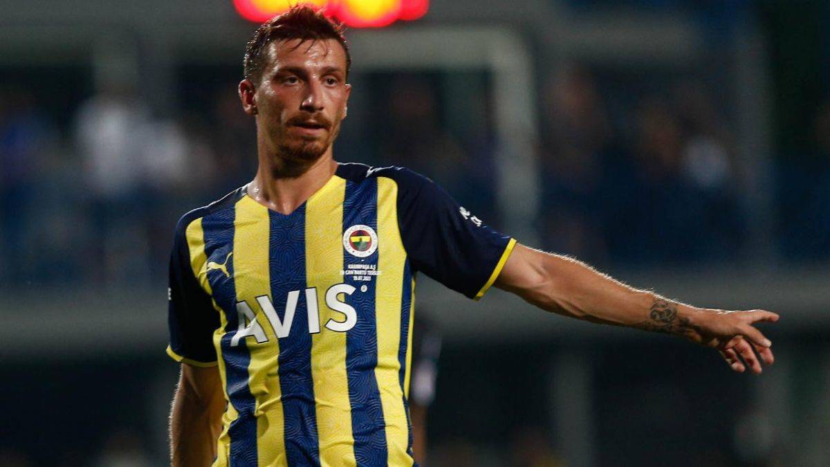 Fenerbahçe'nin kamp kadrosu açıklandı; Mert Hakan sakatlandı