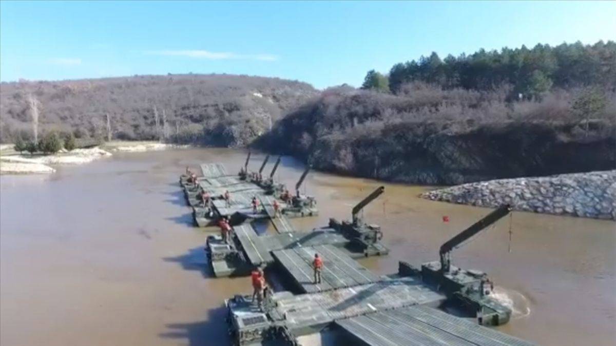 MSB, sel bölgesine 2 kaydırmalı, 3 sabit köprü aracı gönderdi