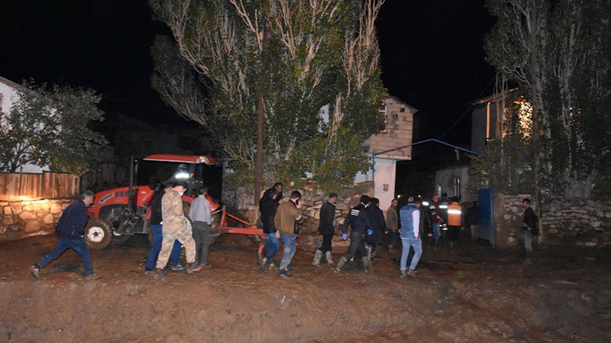 Sarıkamış’taki sel felaketinde çok sayıda ev kullanılamaz hale geldi