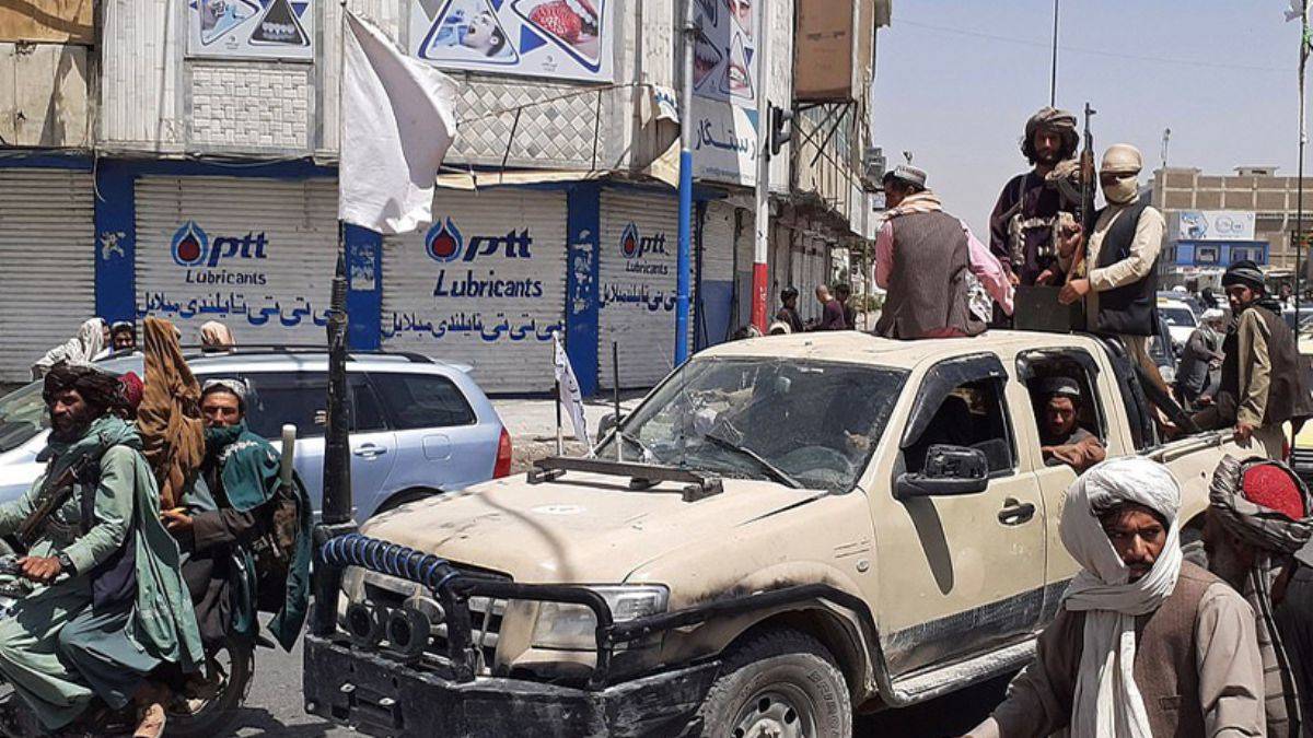 Taliban 2 kenti daha ele geçirdi