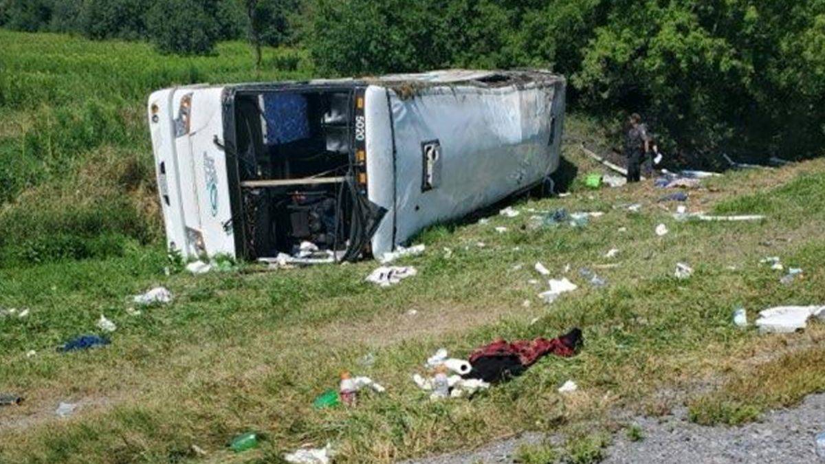 ABD'de tur otobüsü devrildi: 57 yaralı