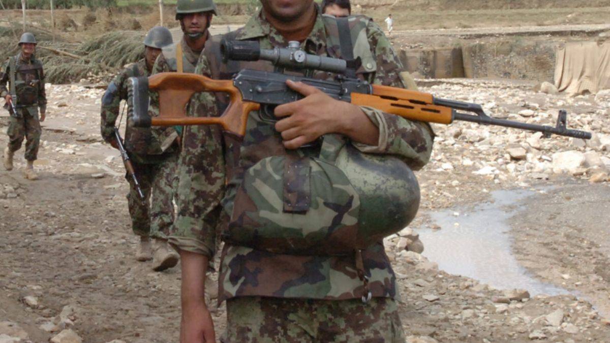Taliban’dan kaçan Afgan askerler Özbekistan'a sığınıyor