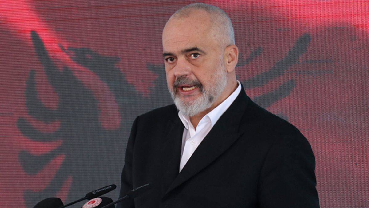 Arnavutluk'tan Afgan göçmenlerin transit geçişine yeşil ışık