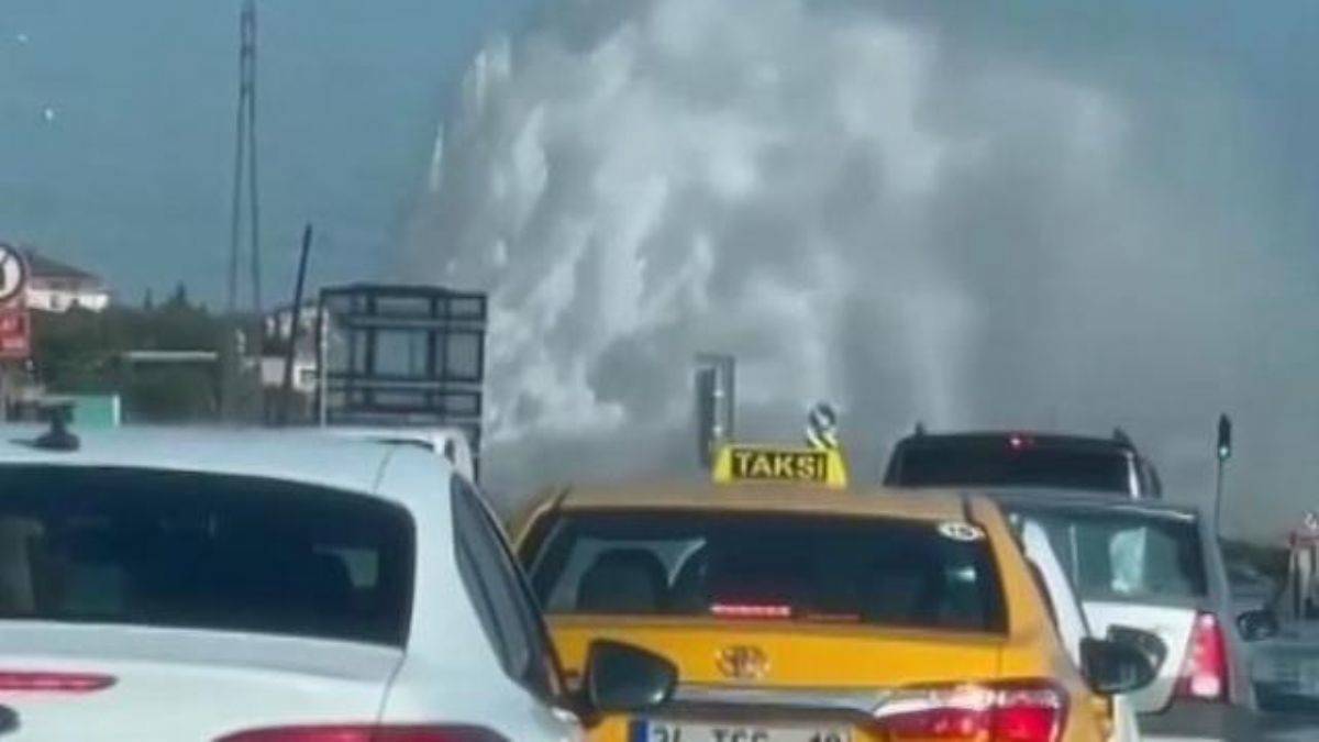 İstanbul'da su borusu patladı