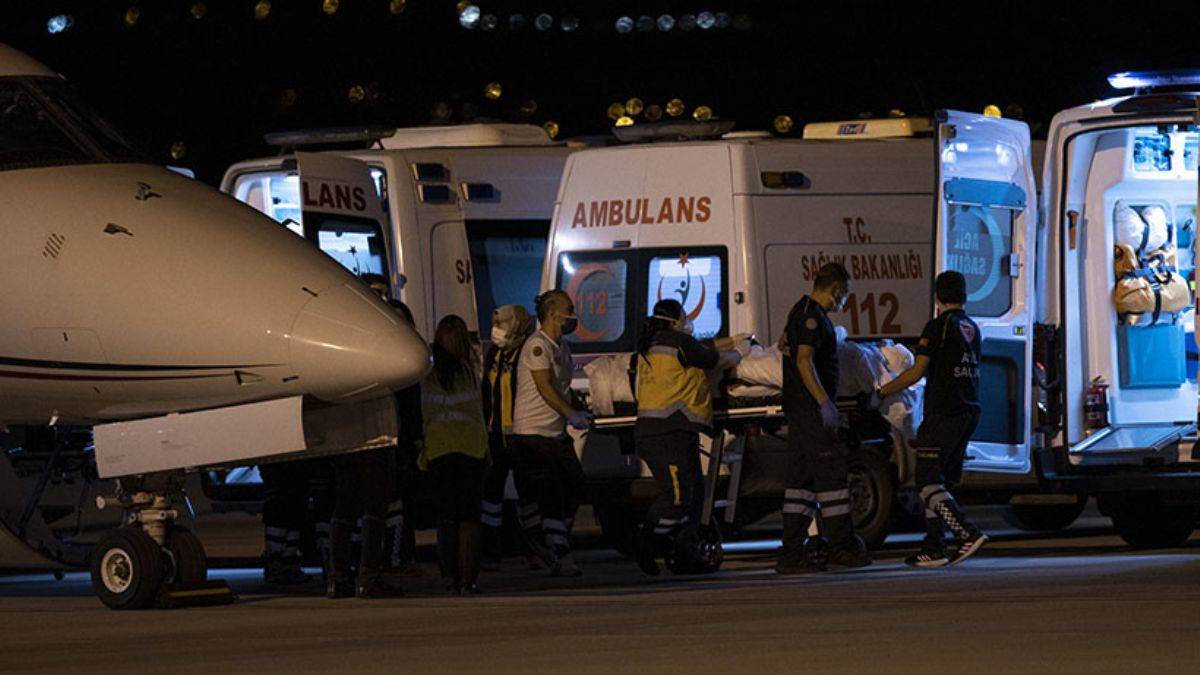 Lübnan'daki patlamada yaralanan 3 kişi Türkiye'ye getirildi