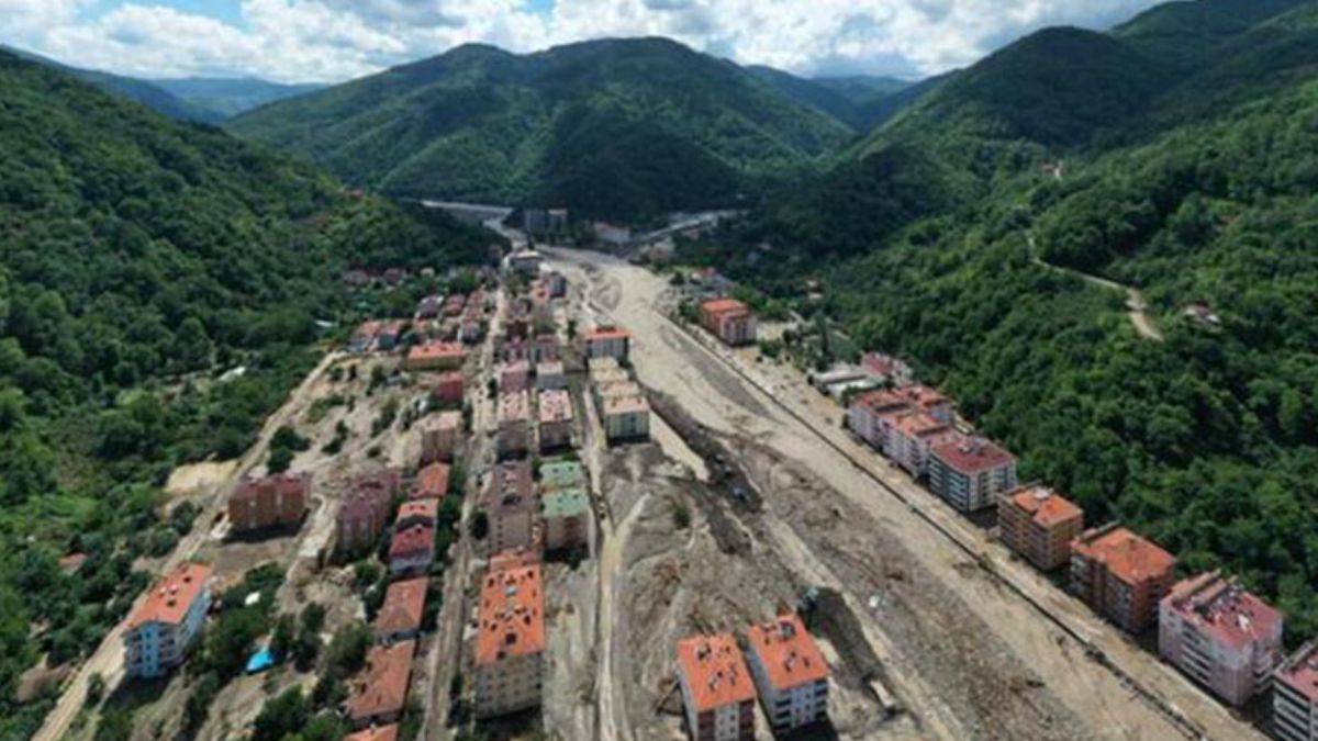 Sel felaketinde can kaybı 70'e yükseldi