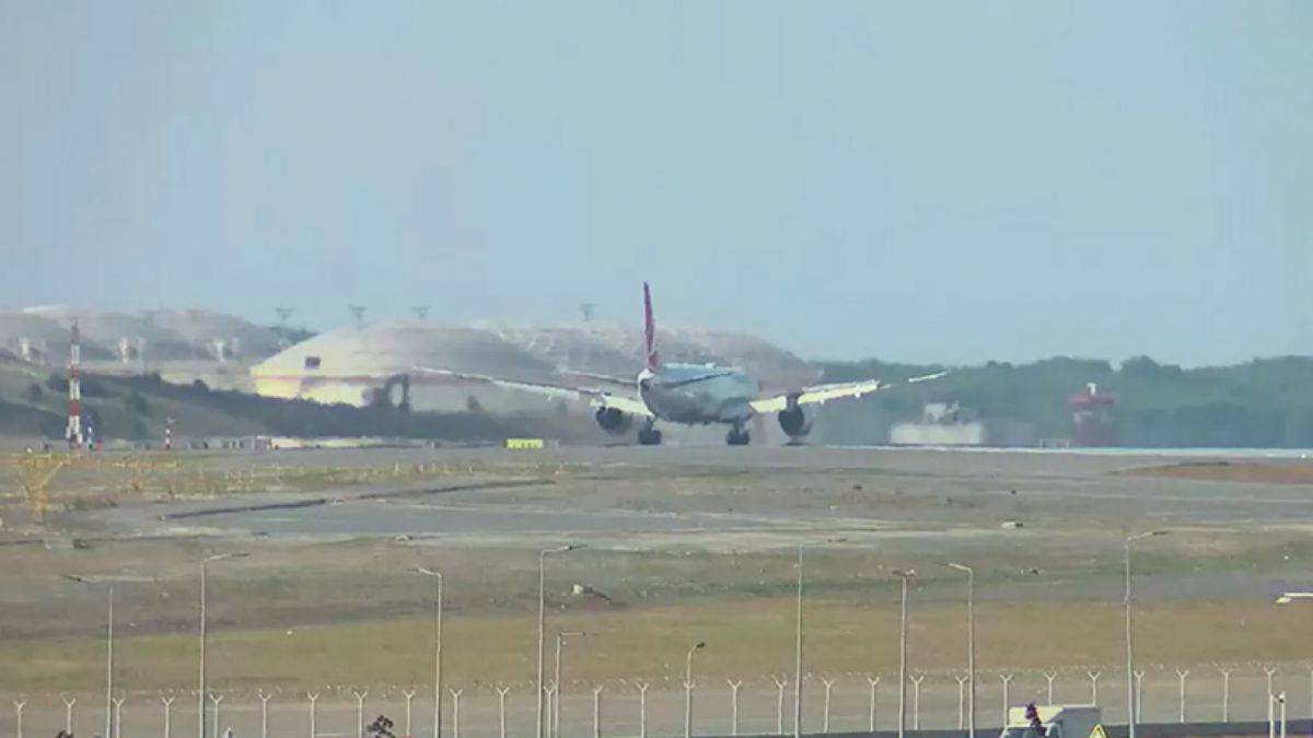 Kabil'deki Türkleri getiren uçak İstanbul’da