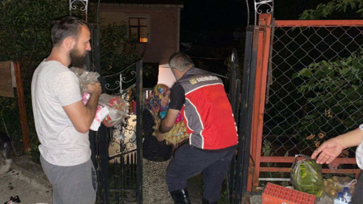 Sadakataşı Karadeniz’e yardım ulaştırmayı sürdürüyor