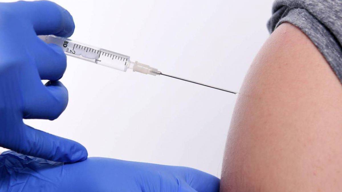 Aşı olmayanlar işten kovulur mu? Koronavirüs aşısı işten kovulma nedeni olur mu?