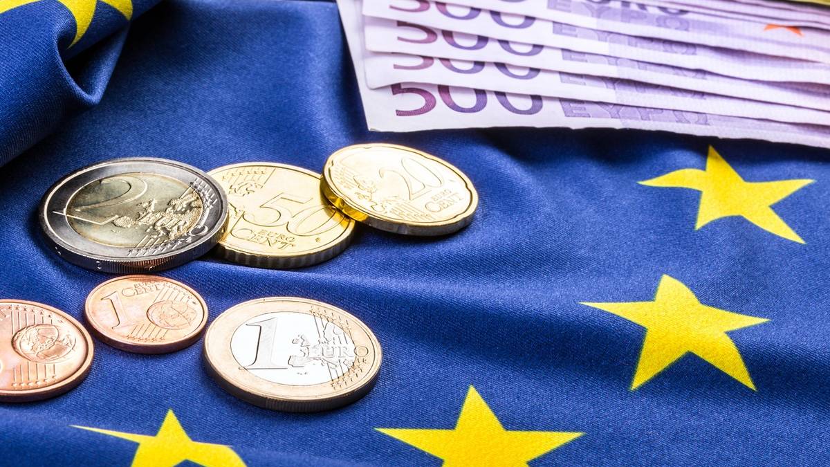 Euro Bölgesi'nde yıllık enflasyon yükseldi