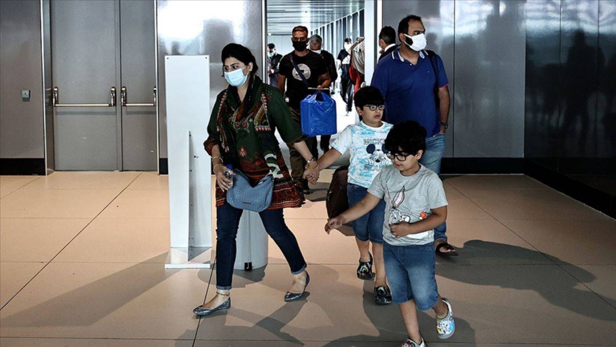 Afganistan'dan tahliye edilen Türk vatandaşlarının yurda gelişi sürüyor