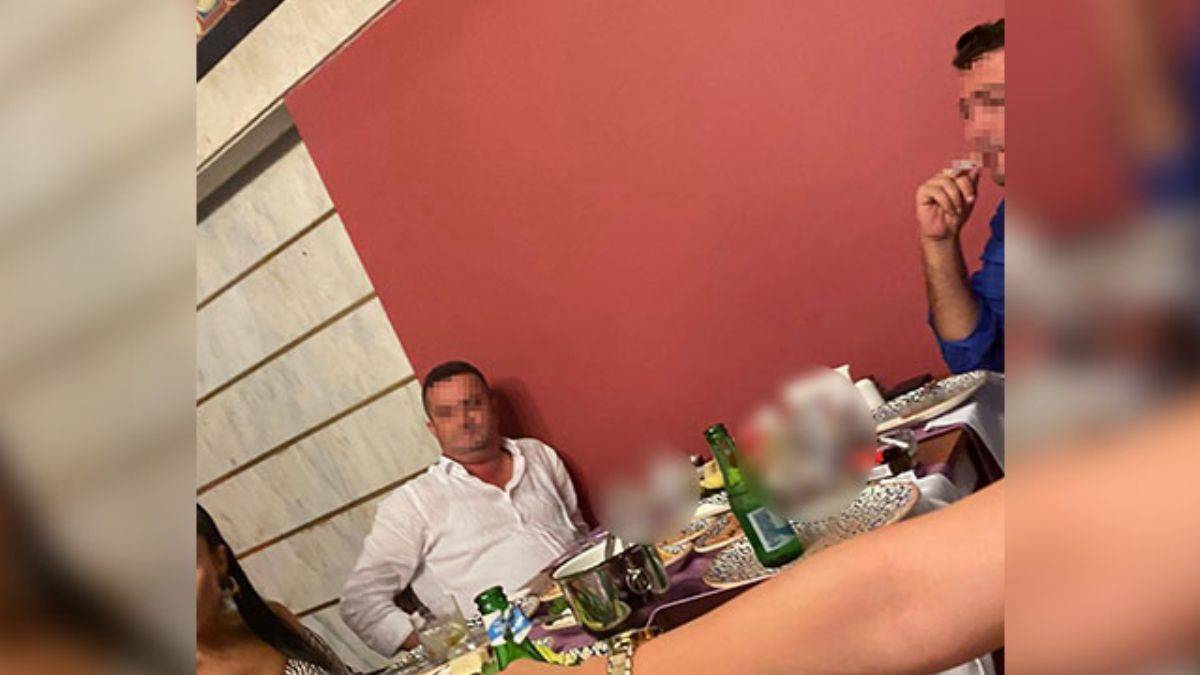 Davasına baktığı sanıkla fotoğrafı çıkan hakim açığa alındı