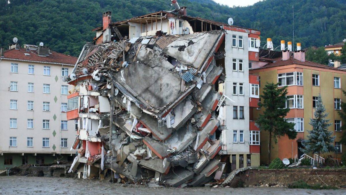 Karadeniz'deki sel bölgesine elektrik verilmeye başlandı