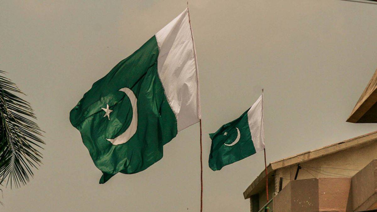 Pakistan'da bombalı saldırı: Onlarca yaralı var