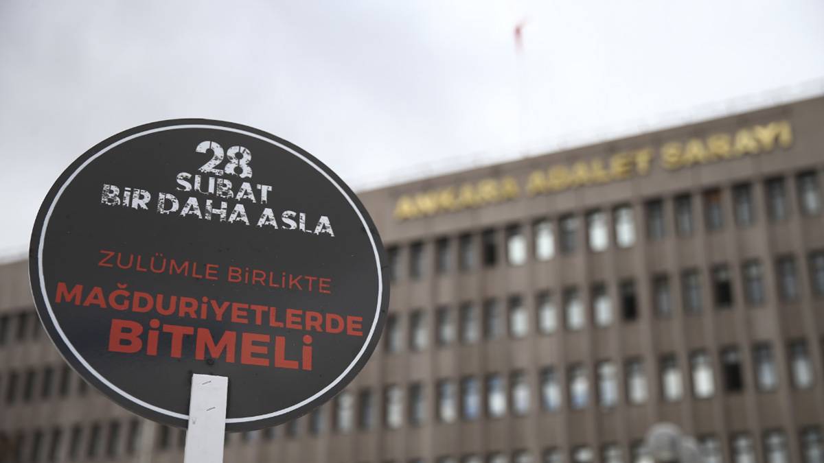 28 Şubat davasında 14 kişi hakkında yakalama kararı