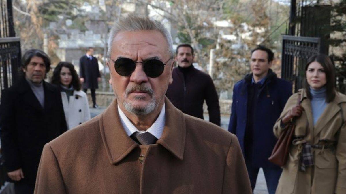 Oyuncu Mesut Akusta beyin kanaması geçirdi!