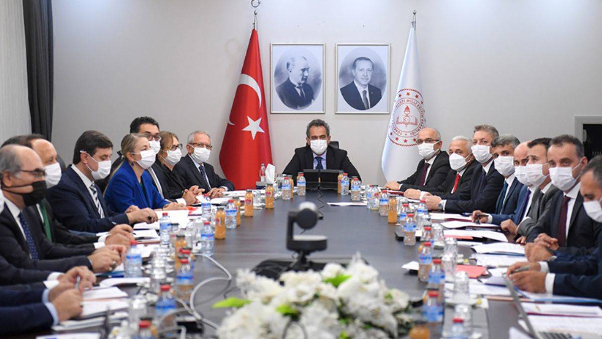 Bakan Özer’den yüz yüze eğitim açıklaması