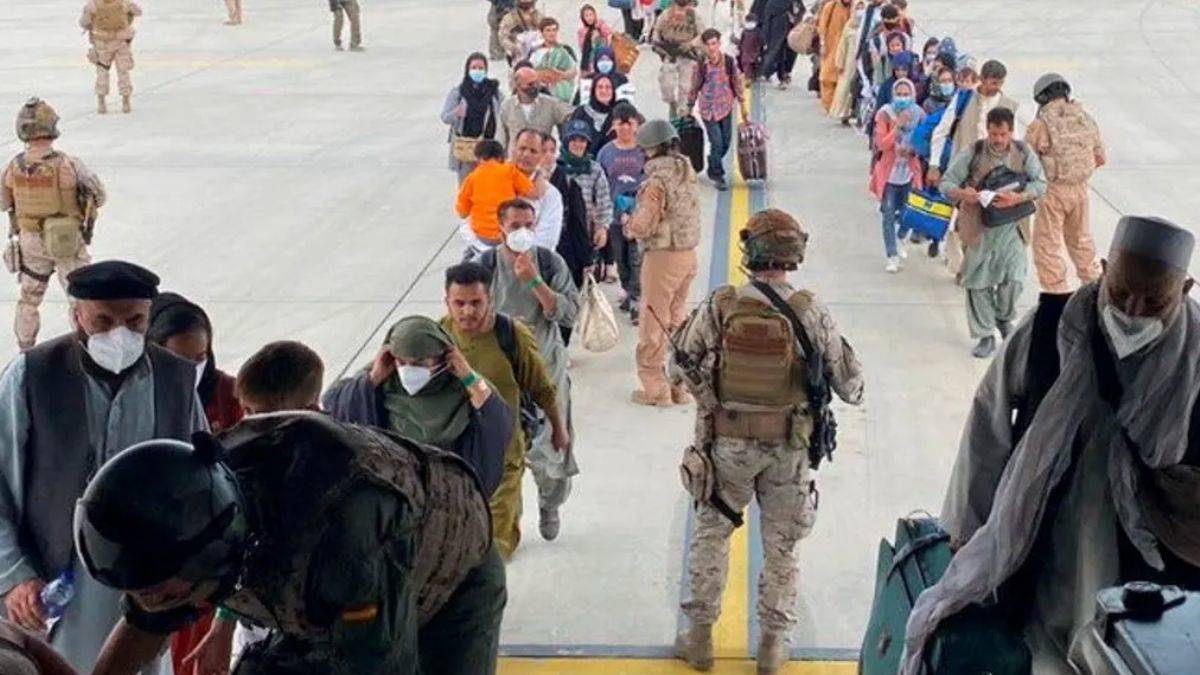 İngiltere: Söz verdiğimiz herkesi Afganistan'dan çıkaramayacağız