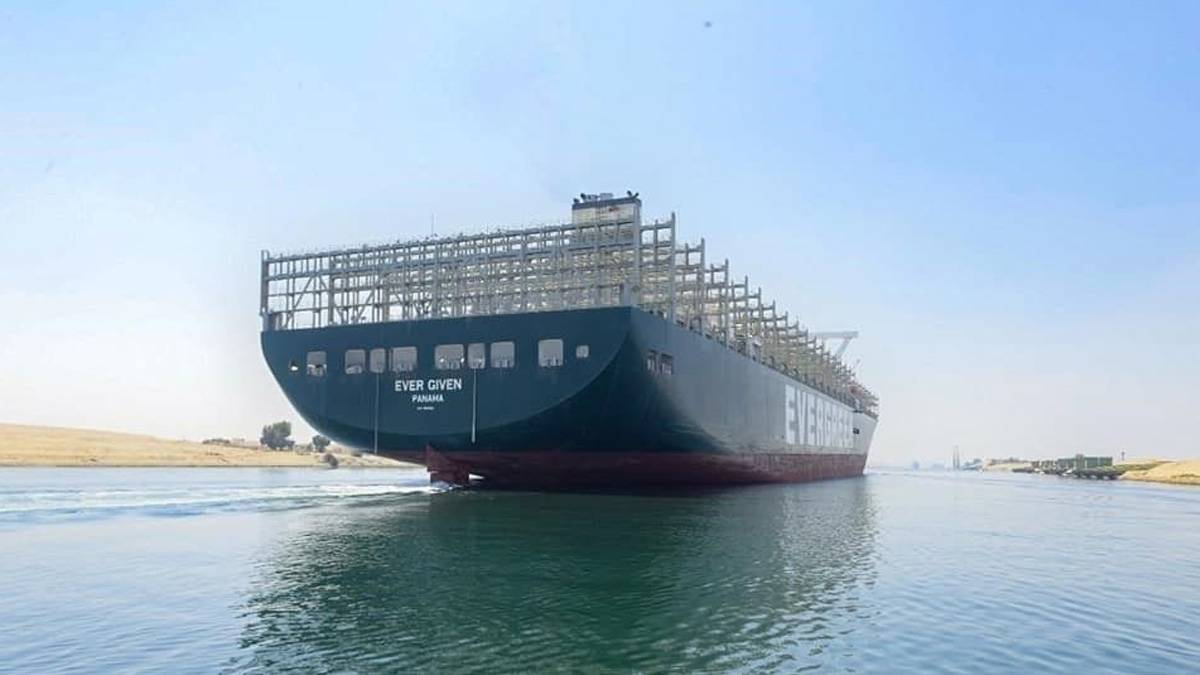 Ever Given bir kez daha Süveyş Kanalı'ndan geçti