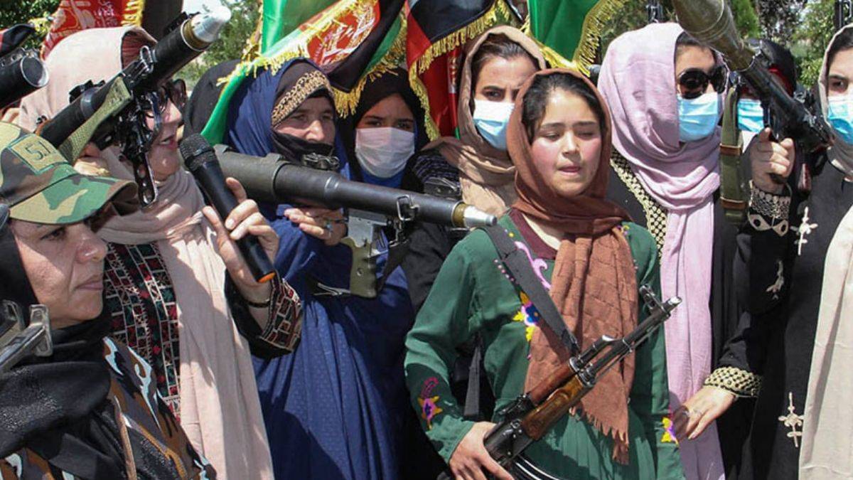 Emperyalistlerle birlikte kadınları kurtarmaya kalkışan Atatürk fotocuları