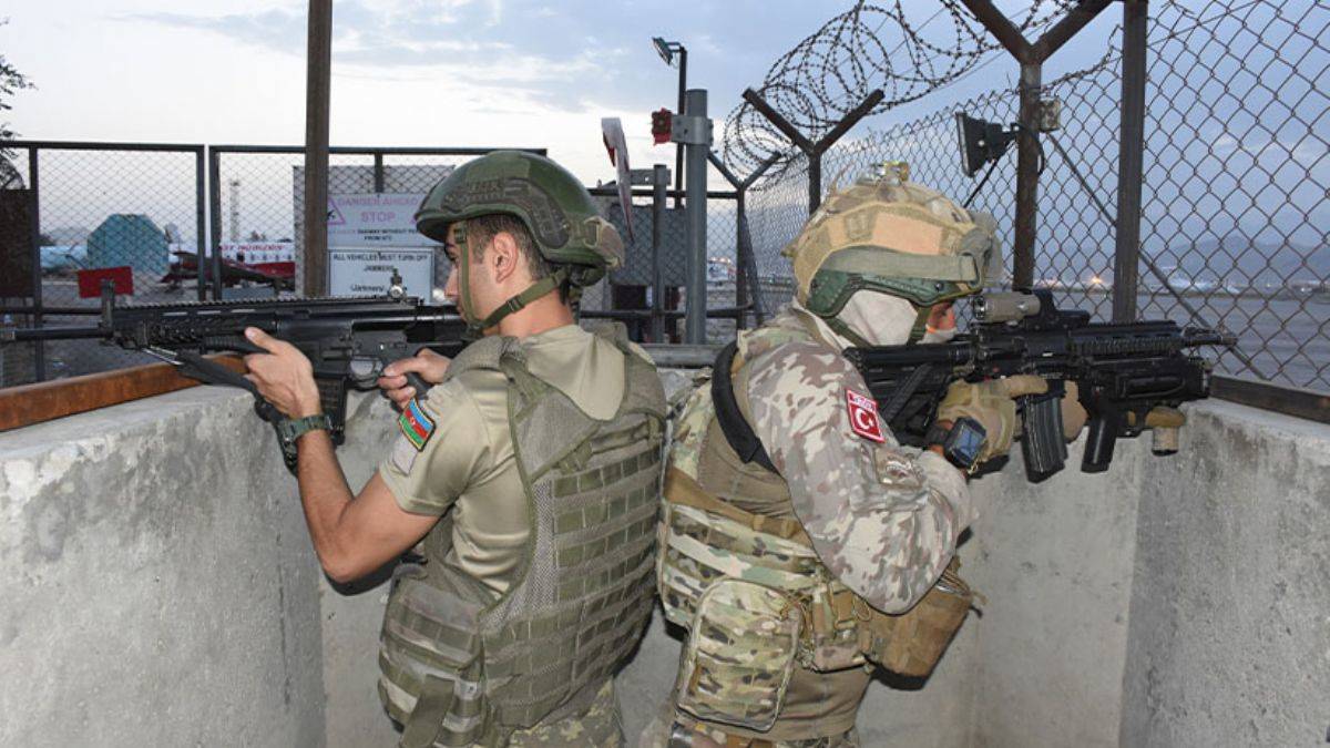 Kabil'de omuz omuza görev