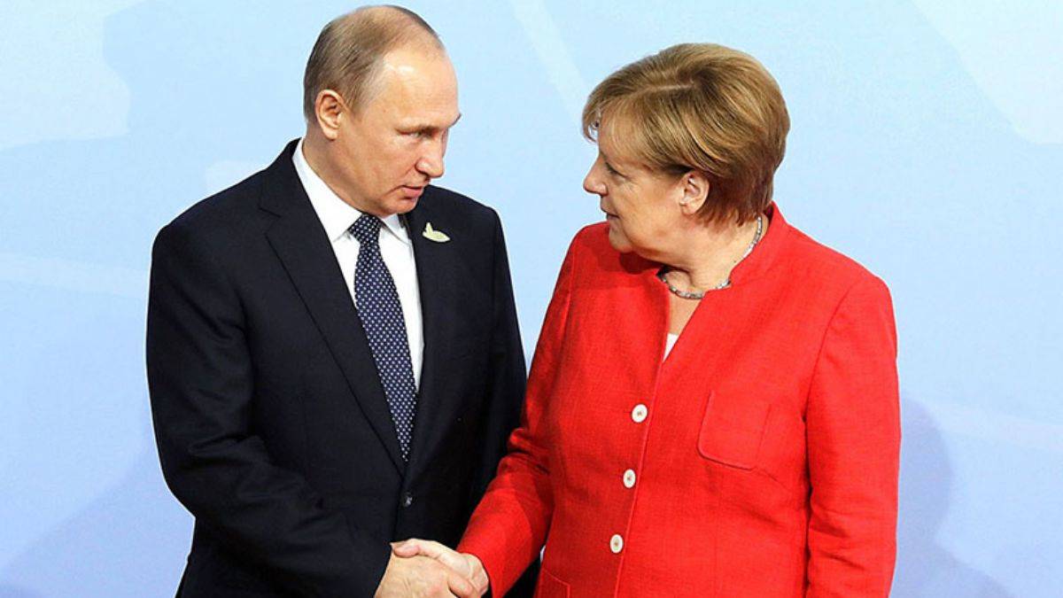 Merkel: Putin doğalgaz boru hattını silah olarak kullanmamalı