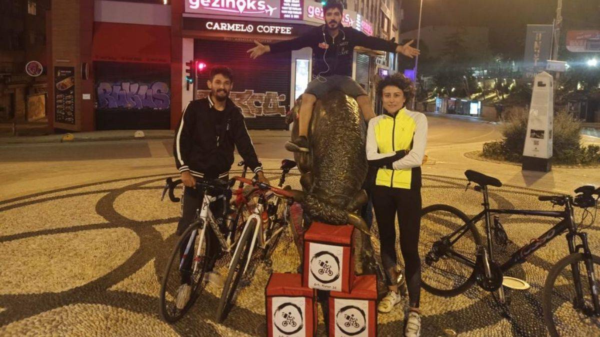 Siz Hiç Bisikletli Kurye Gördünüz Mü