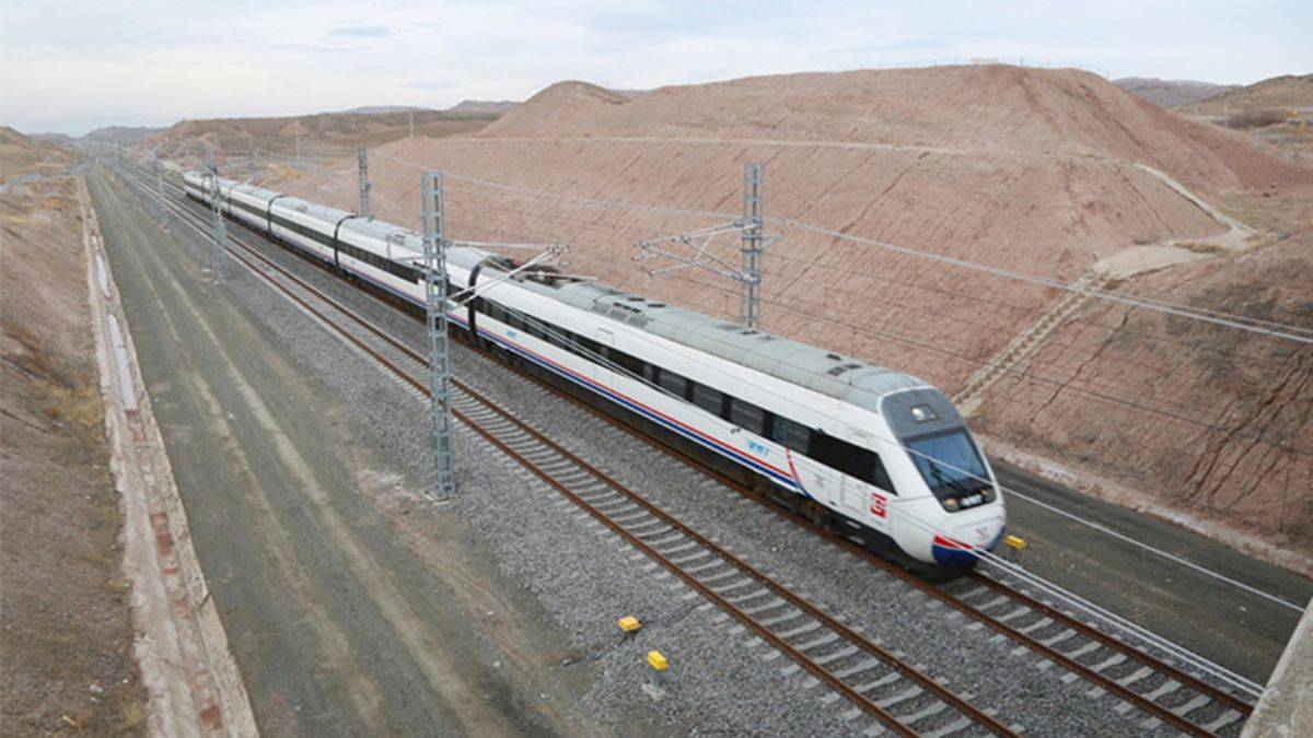 Sivas-Ankara arasındaki 12 saatlik yolculuk 2 saate iniyor