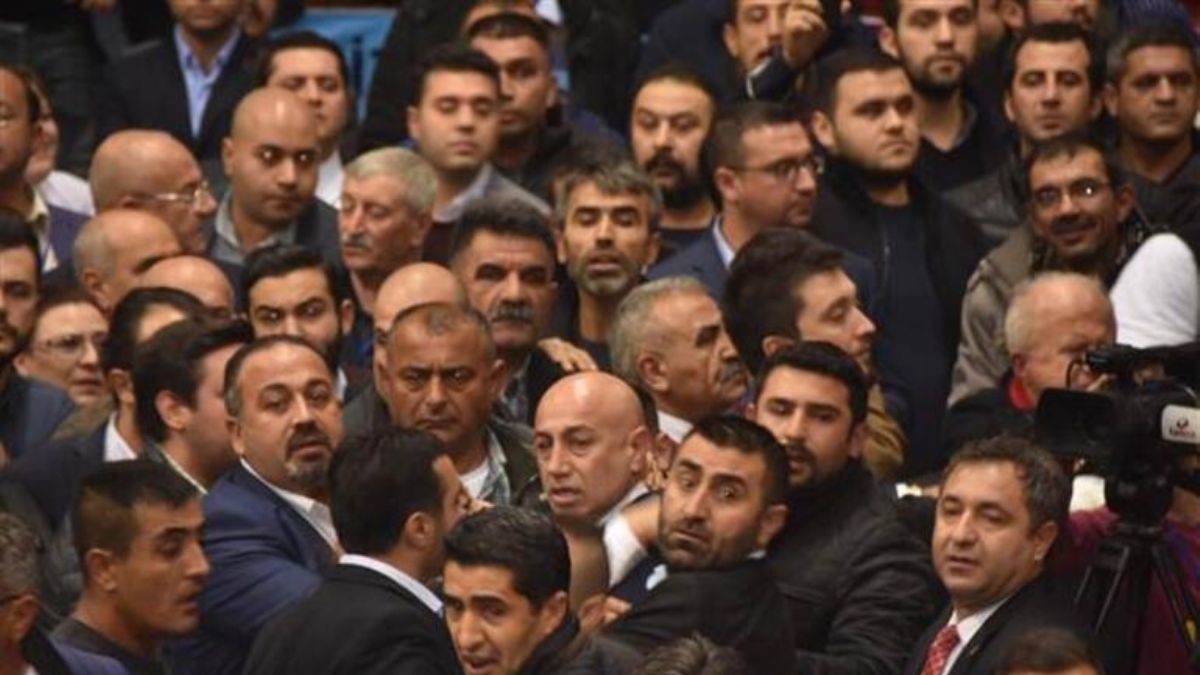 Mahmut Övür: 'CHP'de büyük kavga var'