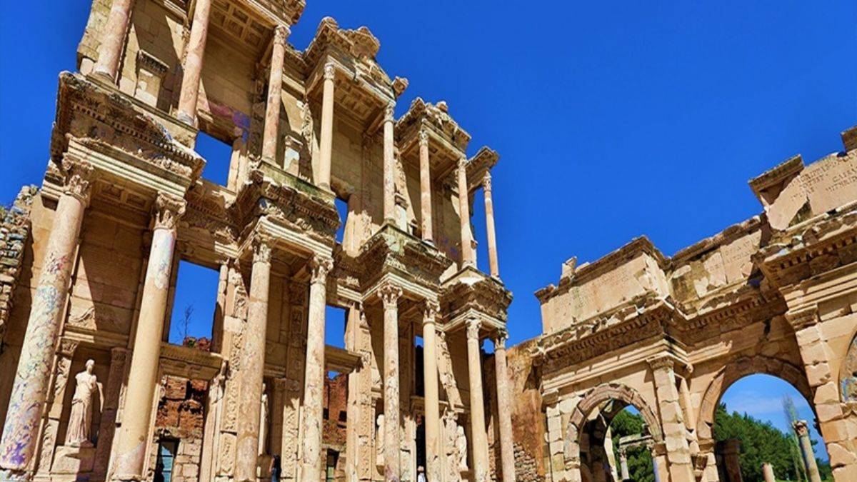 Kendi kütüphanesi kendi mezarı olmuş!