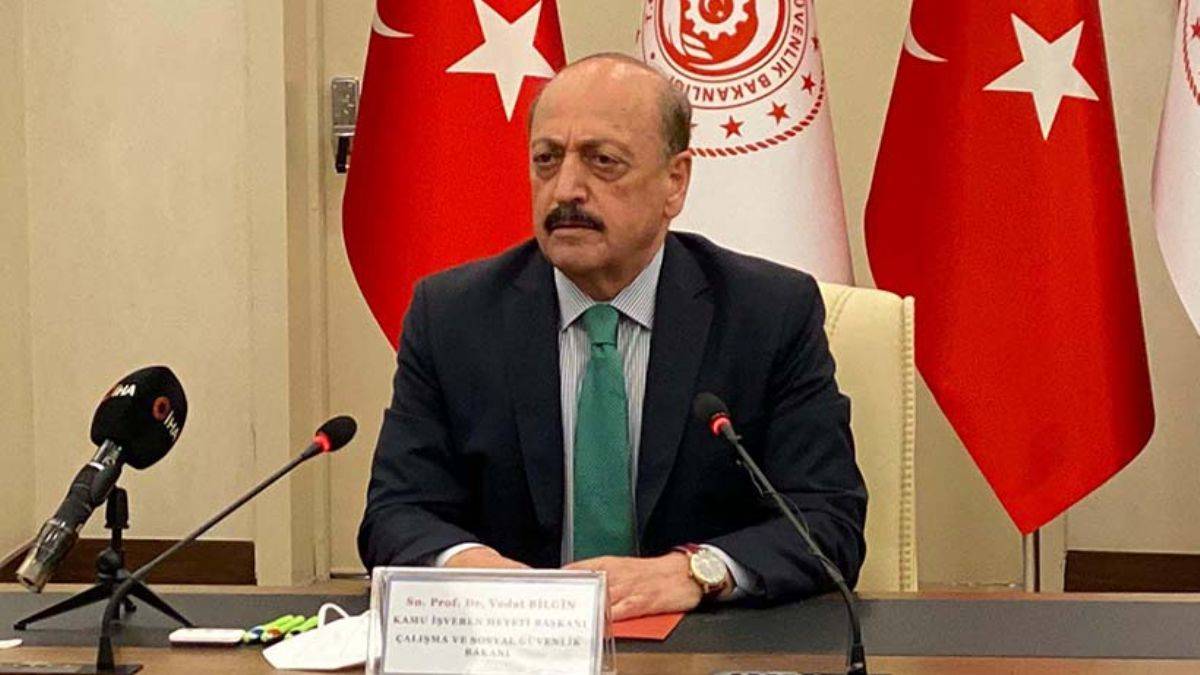 500 bin sözleşmeli memura kadro yolu açıldı