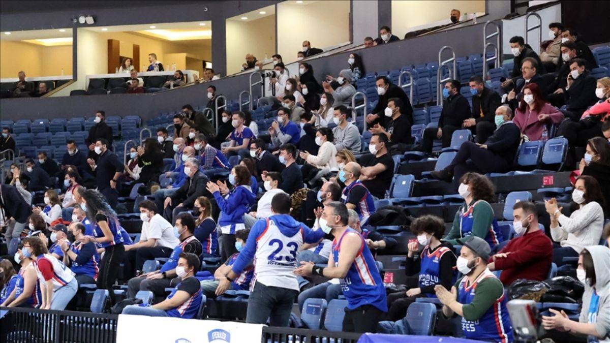 Basketbol salonlarına yüzde 50 sınırı