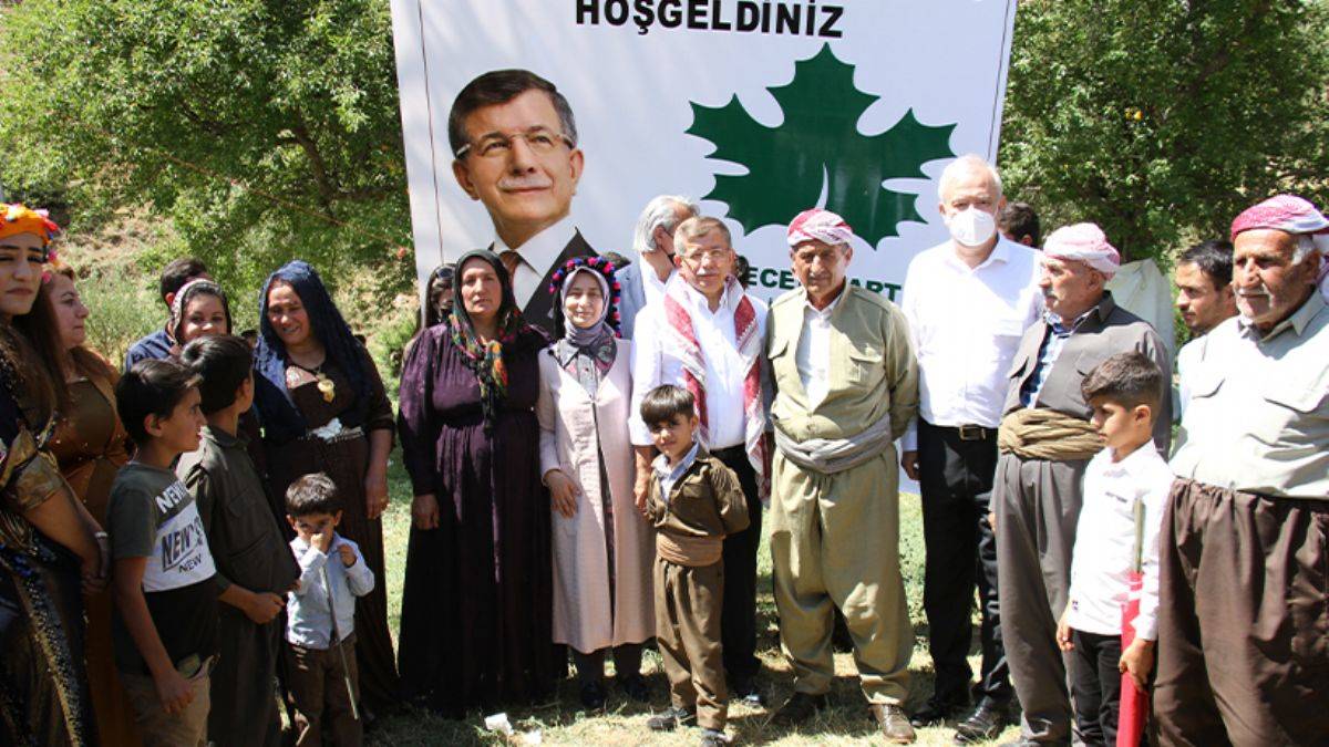 Davutoğlu: Göreceksiniz seçimlerde büyük sürpriz olacak