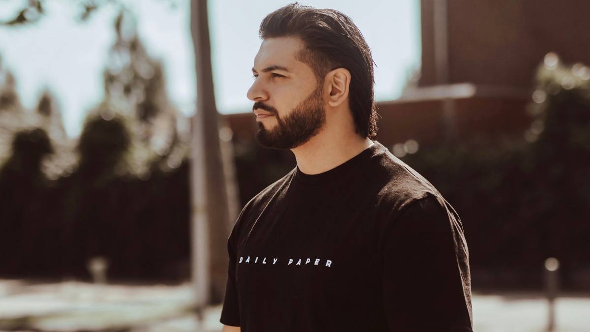 Şarkıcı Özkan Çifçi “Abla Eli Müziğe Dokundu”