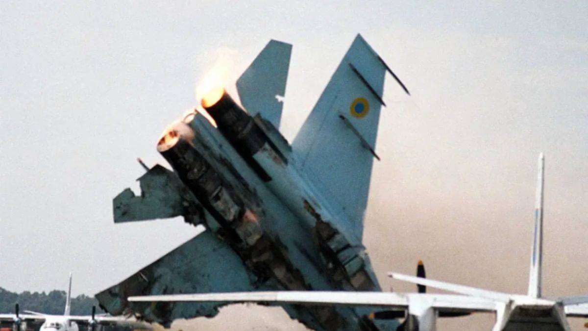 Rusya'da Su-24 savaş uçağı düştü