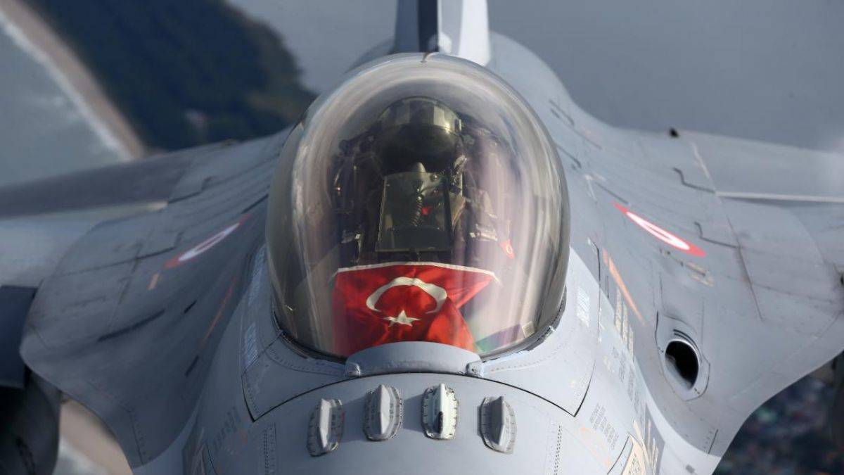 Polonya semaları Türk F-16'larının kontrolünde