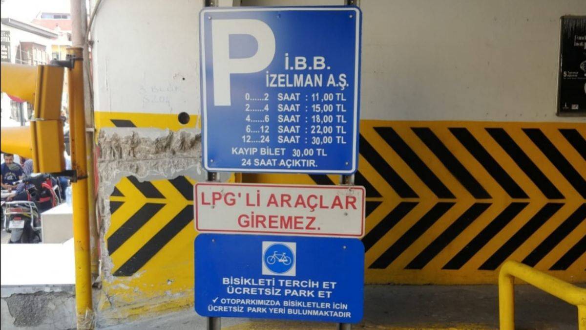 İzmir'in Merkezinde Bisiklet Otoparkı