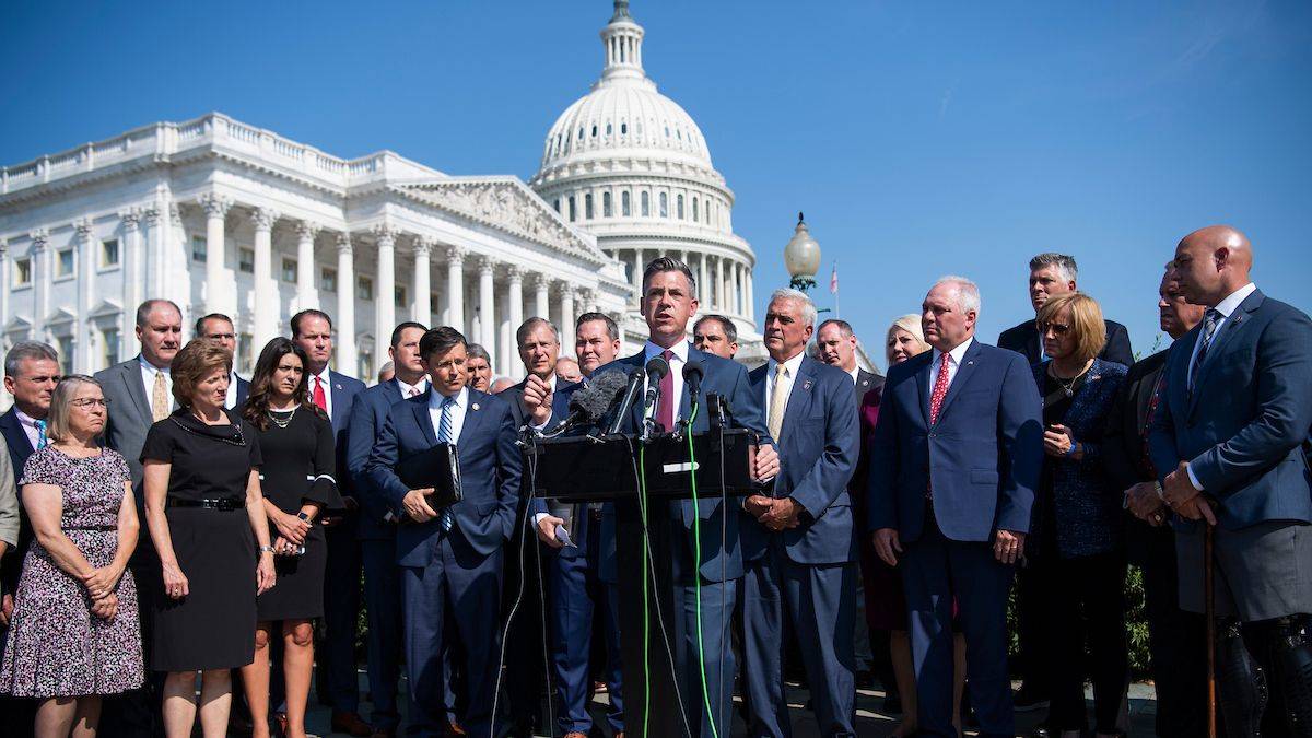 Cumhuriyetçi Banks: 'Taliban 85 milyar dolarlık ABD askeri envanterini ele geçirdi'