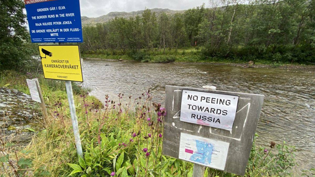 Norveç sınırında ilginç tabelalı uyarı