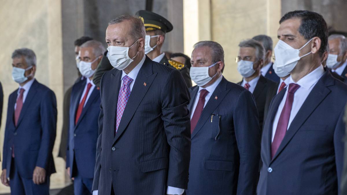 Erdoğan başkanlığındaki devlet erkanı Anıtkabir'de