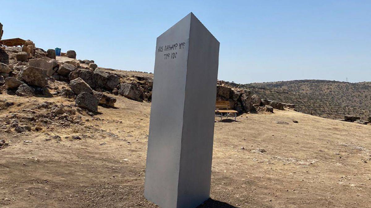 'Gizemli monolit' bu kez tarihi Zerzevan Kalesi'nde ortaya çıktı