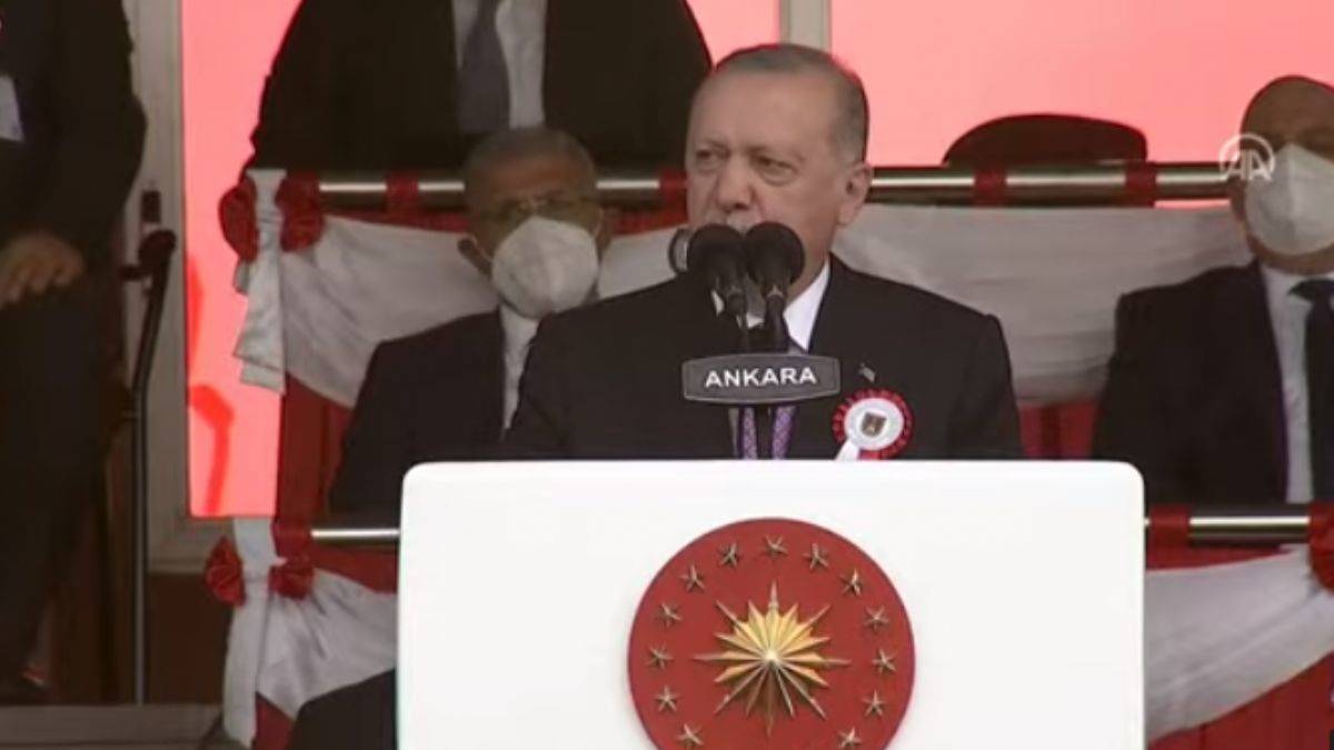 Erdoğan: FETÖ irtibatlı 21 bin TSK mensubu ordudan ihraç edildi