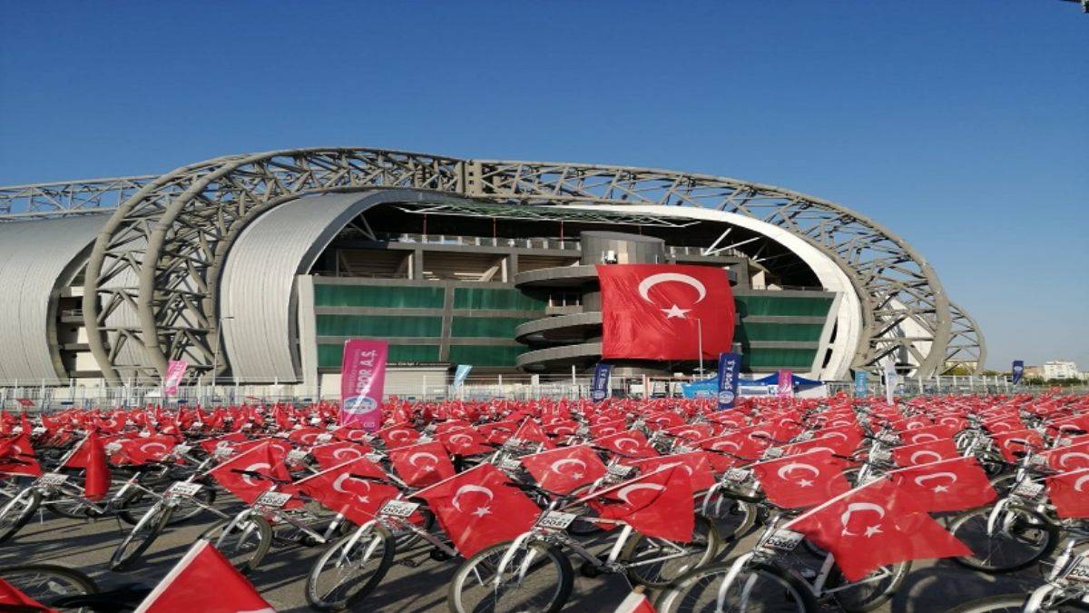 Yüzlerce Bisikletli 30 Ağustos Zafer Bayramını Kutladı