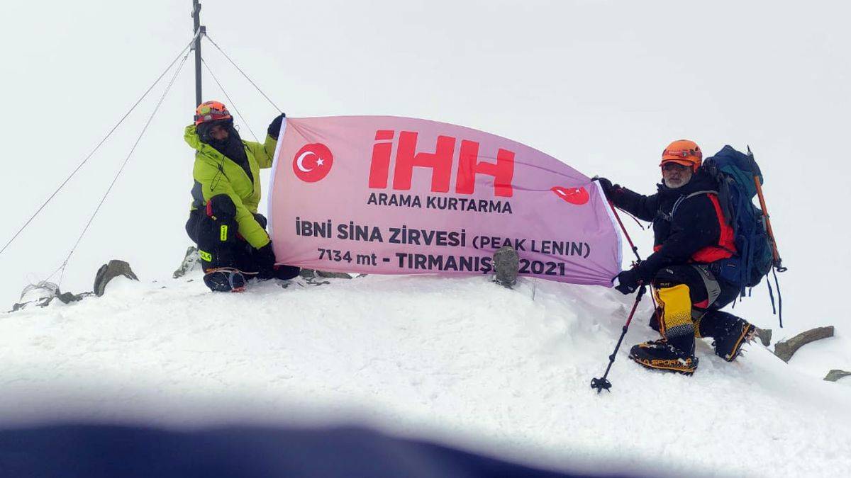 Tarihi bir tırmanış: İHH ekipleri zirvede!