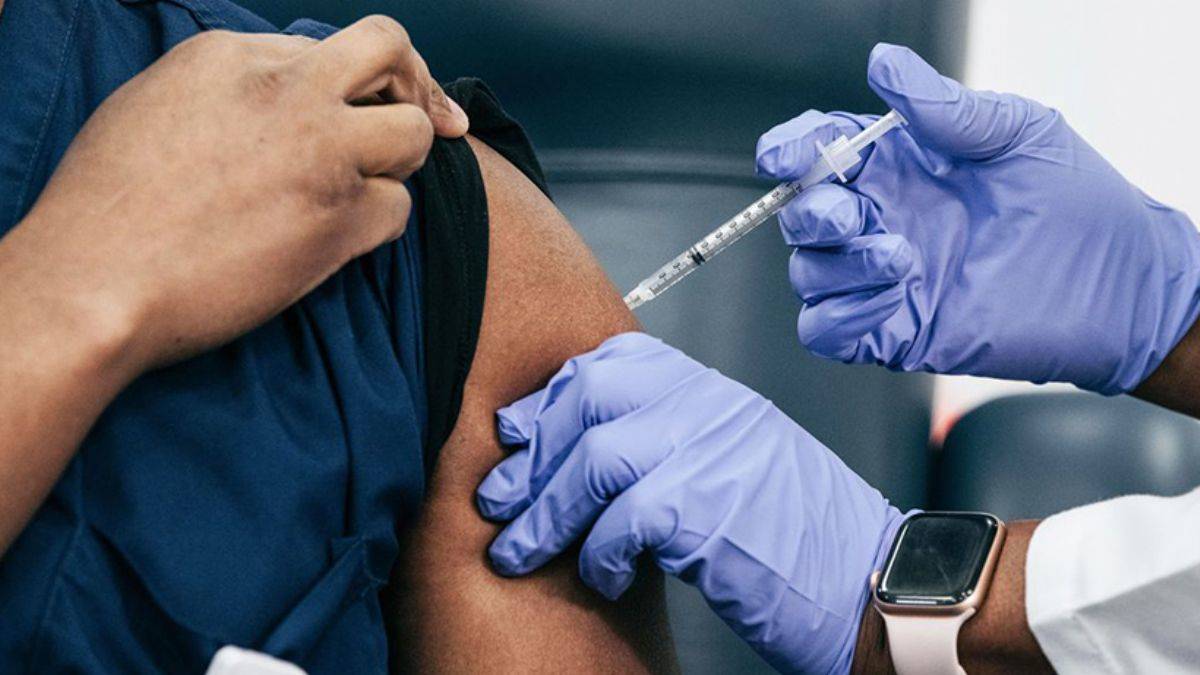 Araştırma: Koronavirüs aşıları, uzun süreli semptom riskini azaltıyor