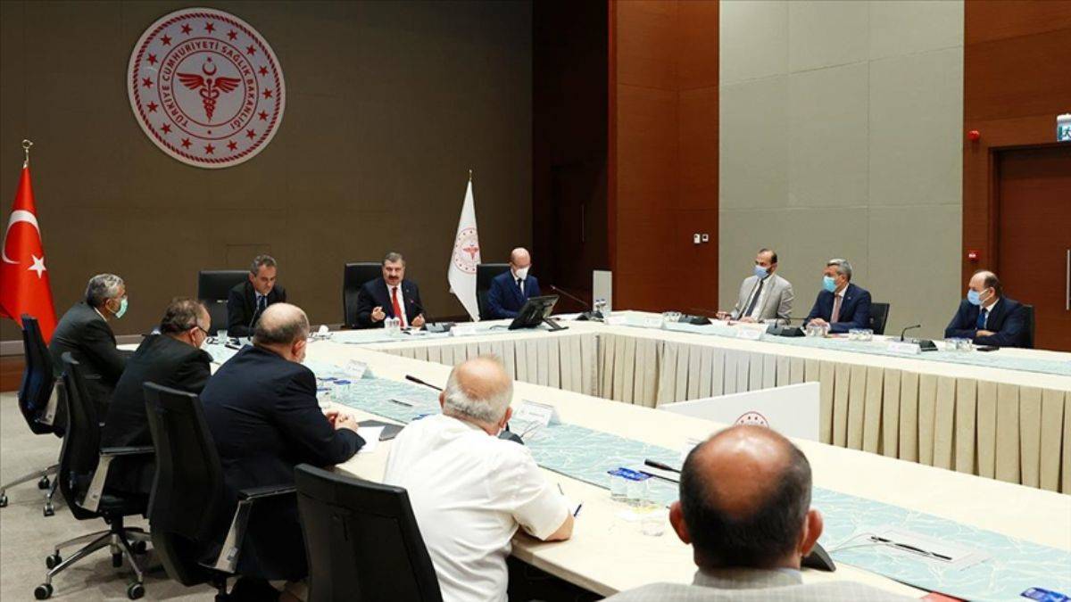 'Kovid-19'dan vefat edenlerin yüzde 90'ı ya aşı olmamış veya aşıları eksik kişilerdir'