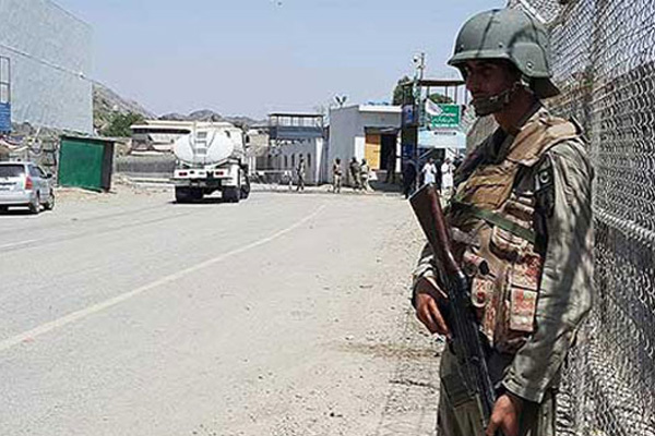 Afganistan-Pakistan sınır kavgası büyüdü